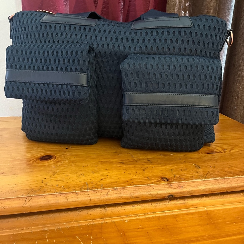 LIME AND VINE Shoulder bag